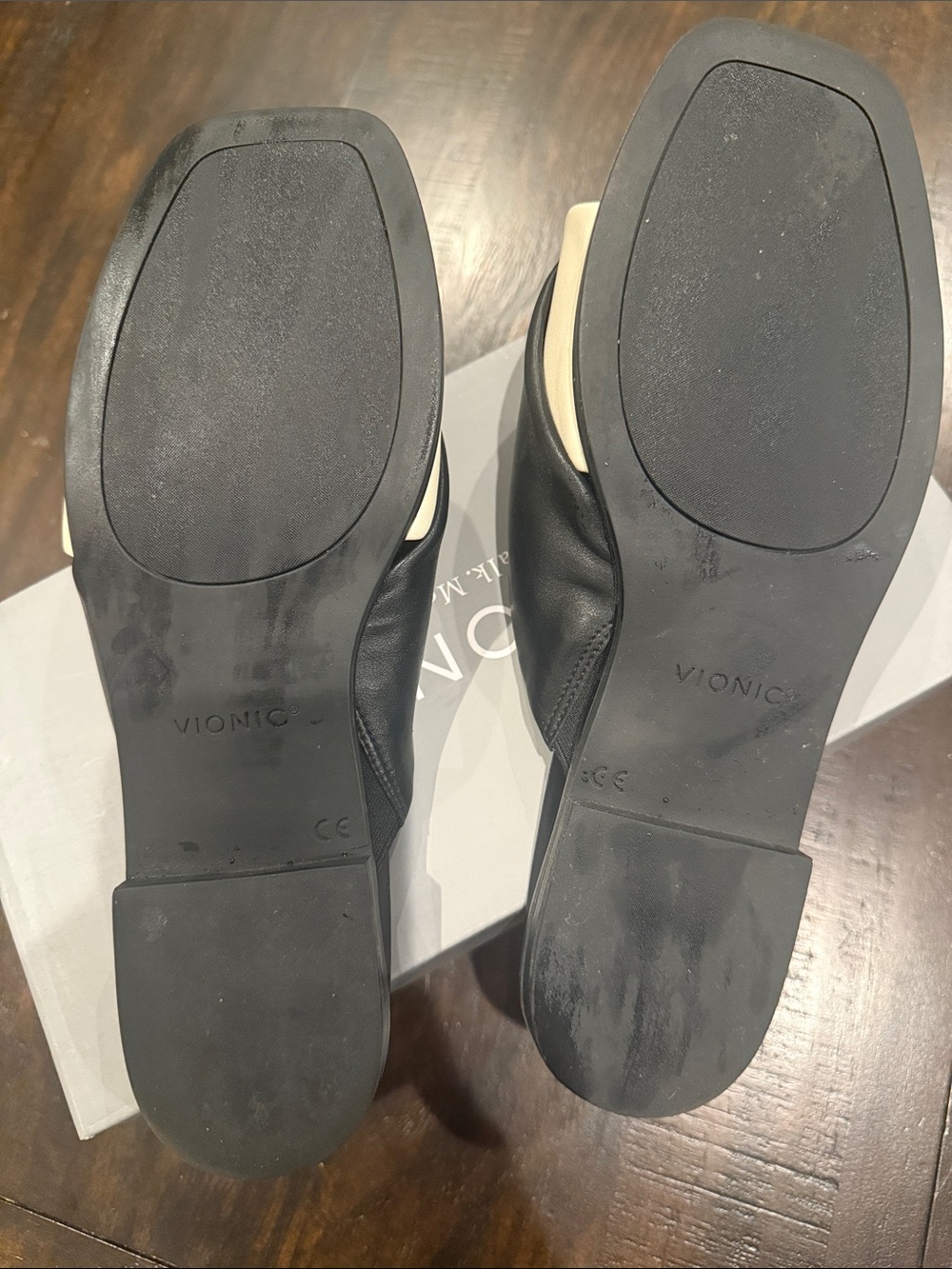 Vionic Black and Cream Crossover Slide Mules - Picture 2 of 6